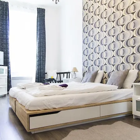 Bright 2br&ac At Astoria *