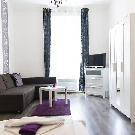 Apartment Bright 2br&ac At Astoria Budapest