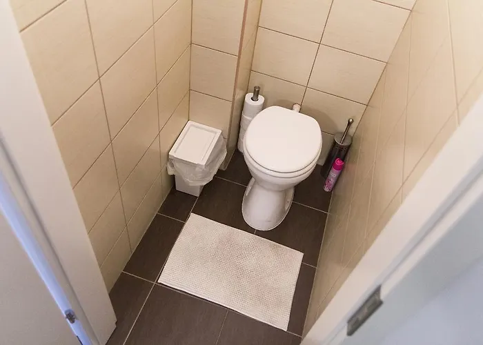 Bright 2br&ac At Astoria